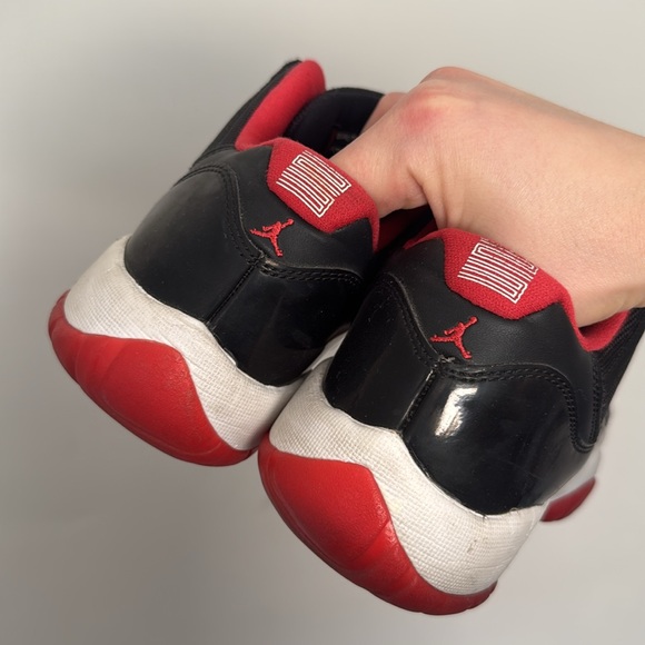 Jordan Bred 11 Low - Picture 4 of 4